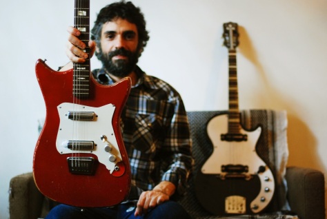 Fernando Catatau, do Cidadão Instigado, é um dos convidados especiais do Pó de Ser: o músico toca guitarra na primeira e na última faixa de 