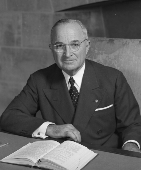 O homem responsável por ordenar o bombardeio nuclear do Japão, em Agosto de 1945: Harry S. Truman (1884 - 1972). 