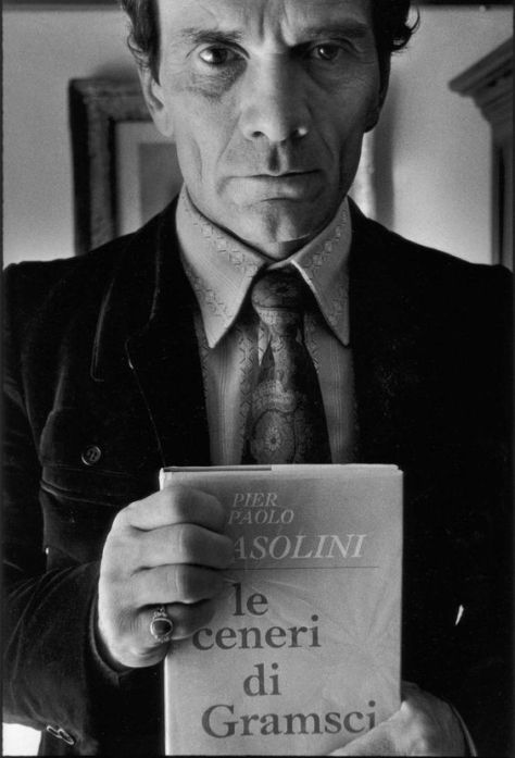 Pasolini e seu livro 