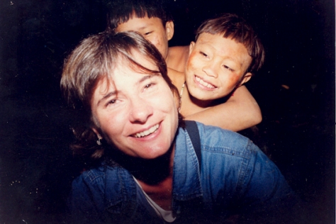 Eliane Brum em território Ianomâmi, em Roraima, em 2001. A reportagem é "A Guerra do Começo do Mundo", está em O Olho da Rua.